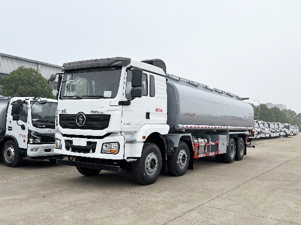 8x4陕汽德龙M3000系列28-29立方油田专用供液车/30-32立方油田洗井液罐车/水罐车/供水车